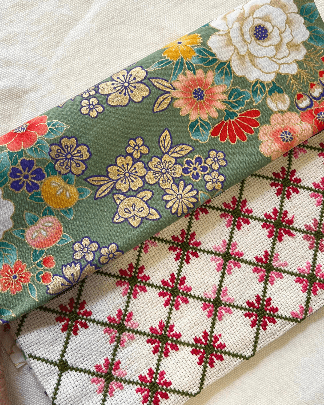Bolso de mano bordado DIY con hilos incluidos, color verde con flores doradas