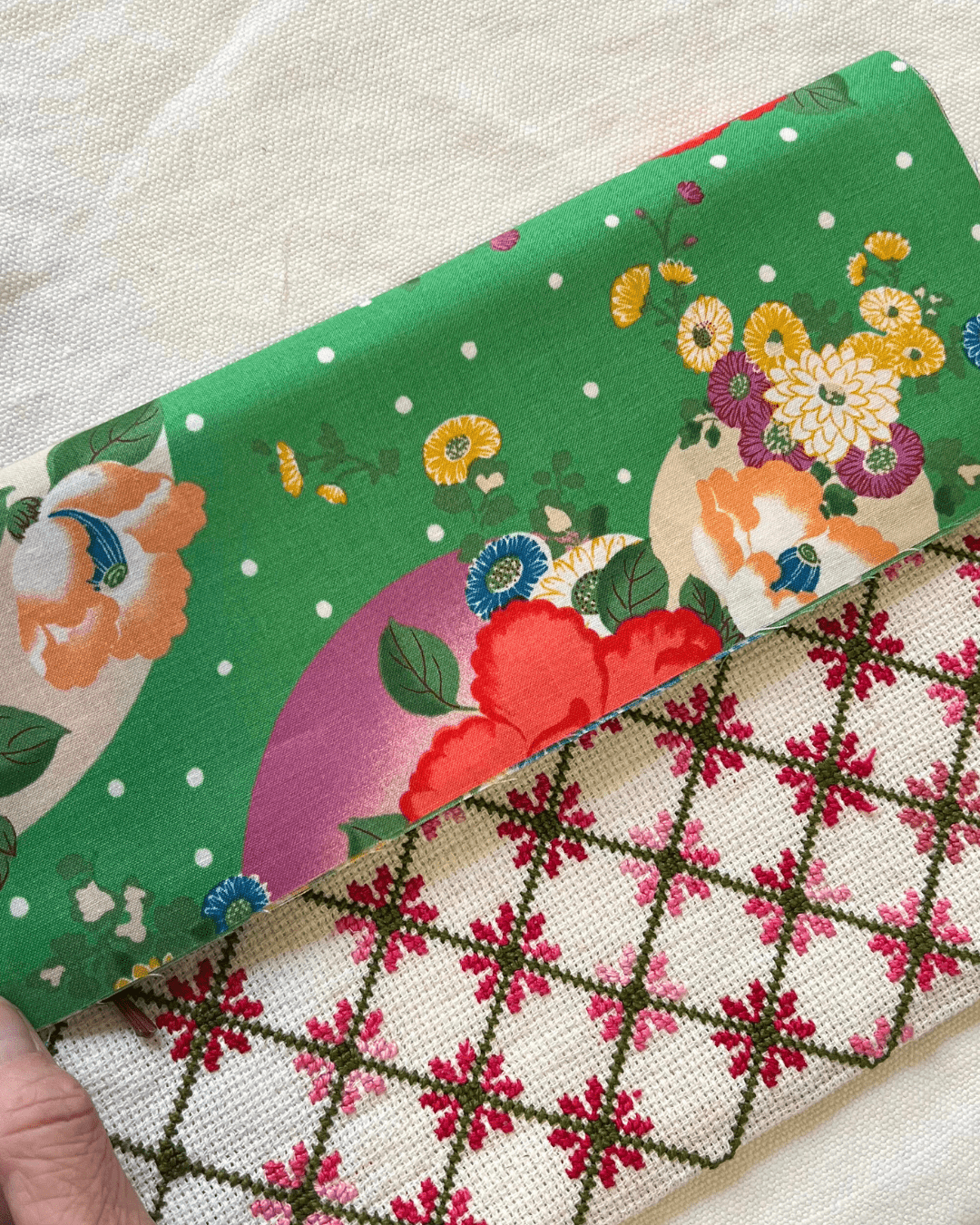 Bolso de mano bordado DIY con hilos incluidos, color verde con topos