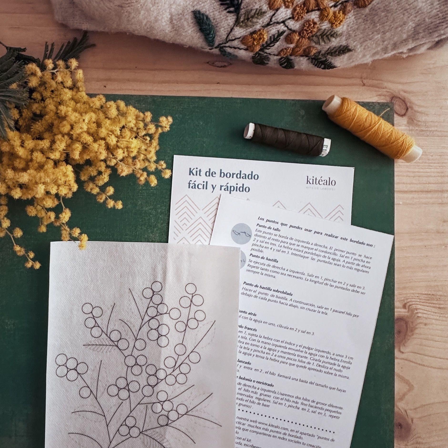 Kit para bordar una mimosa y las instrucciones