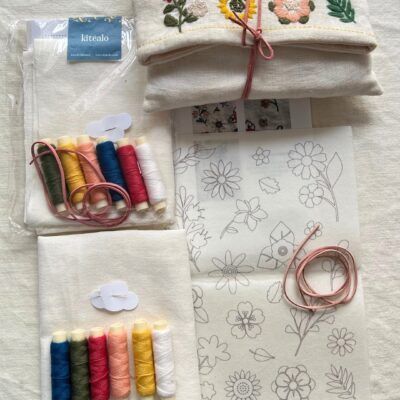 Clutch de lino bordado a mano con flores en lana, kit DIY de bordado.